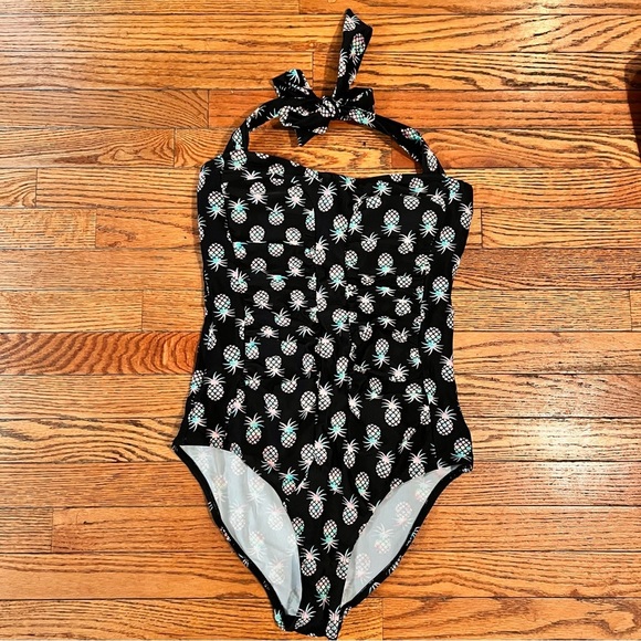 Forever 21 Other - Forever 21 Hawaiian Pineapple 1 piece Swimsuit, Underwire, XL , excellent cond